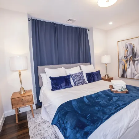 Boston 2 level luxury home, Free Parking, 5 mins to casino & 10 mins to airport
