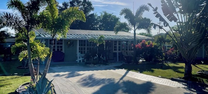 *1.5 mile 2 Beach * Cottage = "Aloe Vero" Hotels in Vero Beach