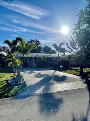 *1.5 mile 2 Beach * Cottage = "Aloe Vero" - 3-Star