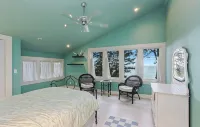 LUXURY Lakefront Property on Private Beach with Stunning Lake Views and Sunsets - balcony