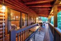 Secluded Cherry Log Cabin - Sauna - Hot Tub - Putting Green - Alphydda
