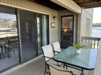 Charming Condo 2BR/2BA condo w/pool & beautiful view in wonderful Osage Beach! - Homestays