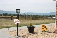 "FARM CHARM" w/Mtn Views~Fire Pit~Family Friendly - 2-Star