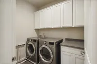 Ski & Relax: Updated Townhome Near Downtown, Casinos & Board Games! - Bungalows