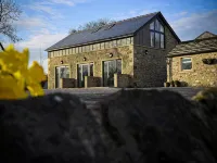 3 Millstones Inn - parking