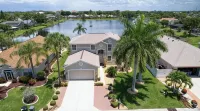 Beautiful 5 Bedroom Pool Home on the Water! - Private Pools