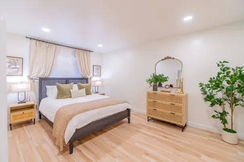 Emerald Escape - UNR & Pet Friendly - Fenced Yard