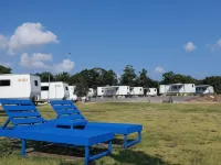 Seogwipo Pyoseoncaravan Hotel dekat Pantai Pyoseon