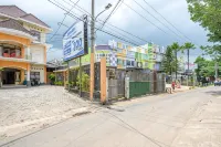 RedDoorz Syariah @ Jalan Simpang Gajayana - parking