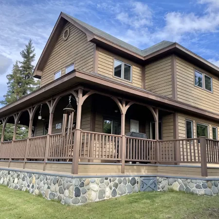 Impressive Mountain Views. Craftsman Home.  Less than 10 miles to bus depot