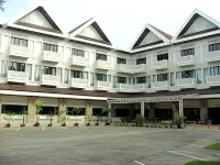 Vista Hotel Chiang Mai Hotels near Si Phum