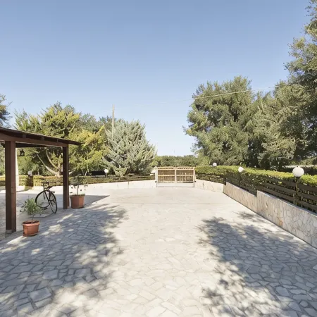 Spacious country house with pool, barbecue, family friendly!