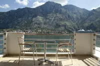 Immaculate Apartment,  Uninterrupted Stunning Bay Views , Private parking - Wifi