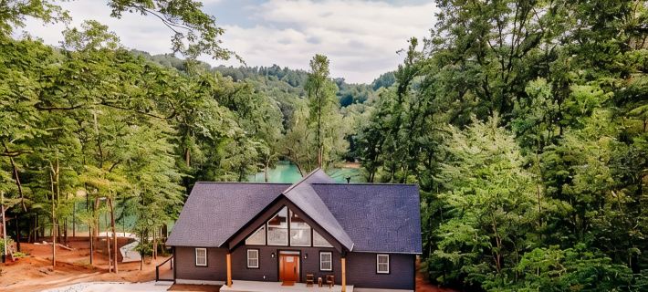 Lake Front - No Steps to Lake, Quiet Cove, Big Creek -Seasonal Water Hotels in Campbell County