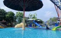 Hotel Galuh Prambanan - parking