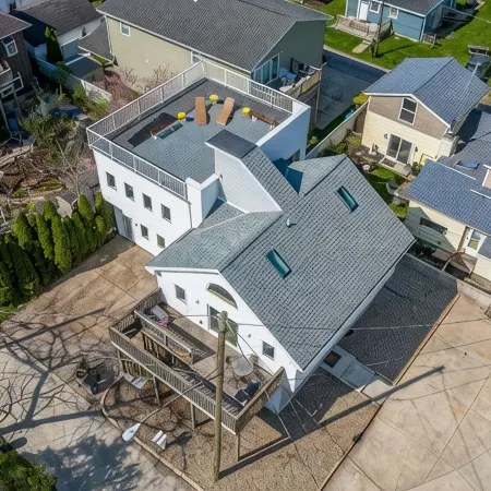 Unique 6 Bedroom Lakeview Home with Roof Terrace