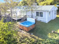 3Br Private 8 Acre Spa Retreat - BBQ, Patio, Views - Wifi