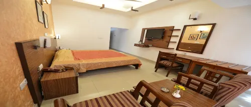 Lake View Huts and Resort - 2-Star