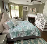 Historic Petunia Cottage: Large Renovated Victorian Excellent In-town Location - บังกะโล