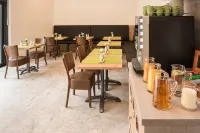 Outlet Hotel - breakfast