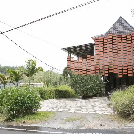 Tulip Guest House & Cafe