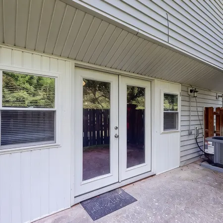 Stylish townhome, sleeps 8, pet friendly.