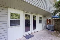 Stylish townhome, sleeps 8, pet friendly. - balcony