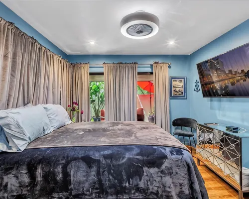 Celebrity Owned, 1800 sq. Feet, 3 Bdrm./2.5 Bath Art Filled Beachfront Property. Hotel di Solana Beach