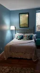 Roomy entire private lower level of log cabin on Green River, 6 min to TIEC. - 4-Star