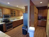 THE WASHINGTON HOUSE - A  4-Bedroom Home 1 Block from Downtown Wisconsin Dells - Jacuzzi