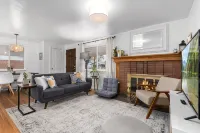 5 Bedroom House with Crib - Walk to Downtown Littleton! - Wifi