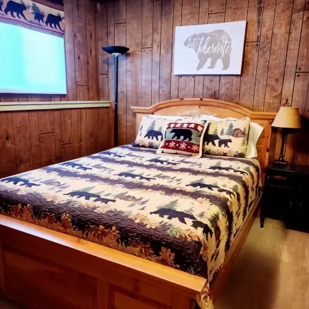 Cozy 3Br Ski-Chalet Style Retreat w/ Sauna + Fireplace— Outdoor Adventure Base