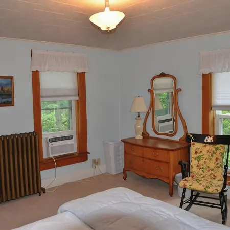 Five W Ranch -Sugar Hill Farm location- Private, Five Minutes From Downtown!