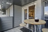Perfect Luxury Condo in Midtown! Great Amenities! - Alojamientos