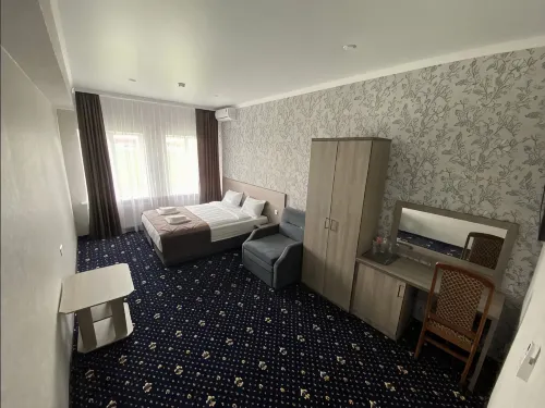 Staryij Zamok Hotel - 2-Star
