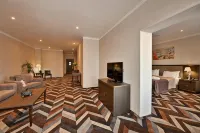SK Royal Hotel Tula - موقف سيارات