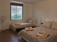 Cosy 3 bedroom cottage in the centre of Kingscote Hotels in Kingscote