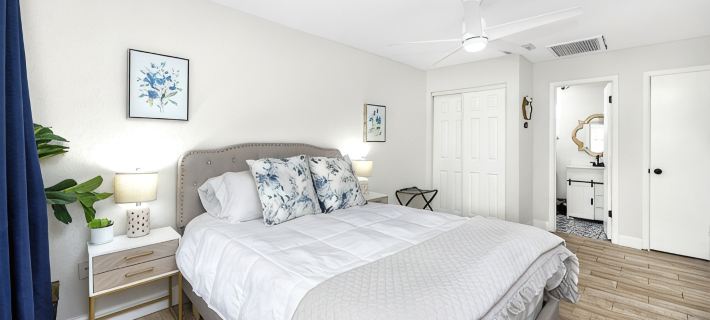 1 block to dwnt/7min to beach/King bed/Free parking Hotels in Pasco County