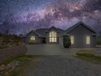 Ahwahnee Hilltop Getaway - large modern home with amazing views Hotels in Ahwahnee