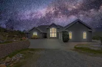 Ahwahnee Hilltop Getaway - large modern home with amazing views - 4-Star