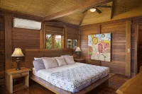 Stunning Beach House with ocean views and 5 minute walk to private beach! Ξενοδοχεία στην πόλη 