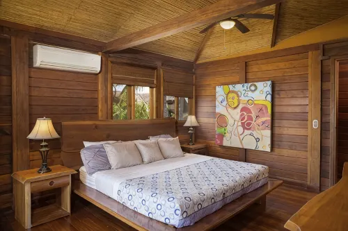 Stunning Beach House with ocean views and 5 minute walk to private beach! - 4 Sao