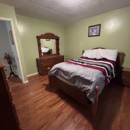Charming 3-bedroom house in Mountain City beautiful big coy pond in backyard