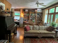 Central and Shady 1-bedroom house in Yellow Springs with WiFi and AC