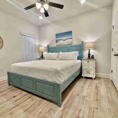 Coastal Dreamer-Family Friendly, 2 Kitchens, Golf Cart Included, Close to Beach Rooms
