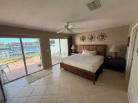 Luxury 3-Bedroom Condo in Bimini with Stunning Views & Modern Amenities Hoteles en 