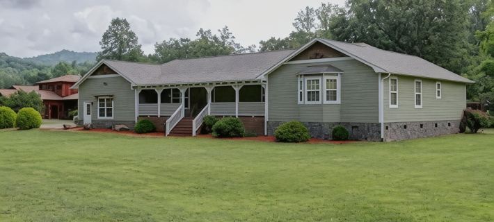 Deep Creek Apt#2, 2Bd/2Ba, A+ location just a mile from Nat Park, Train, Bryson Hotels in Swain County