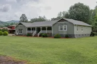 Deep Creek Apt#2, 2Bd/2Ba, A+ location just a mile from Nat Park, Train, Bryson - Boutique