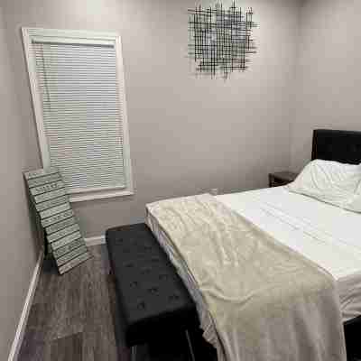 Charming 3-bedroom house with WiFi and AC in enjoyable Buffalo. Rooms