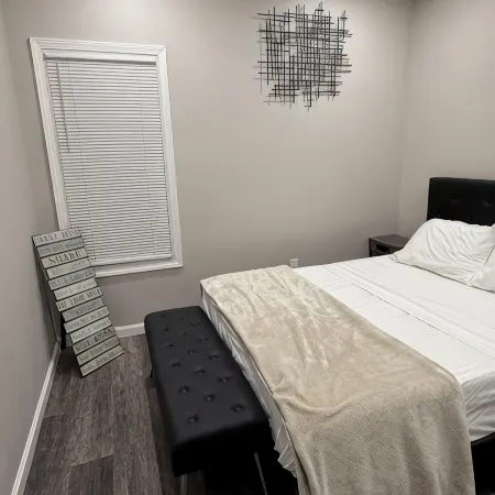Charming 3-bedroom house with WiFi and AC in enjoyable Buffalo.